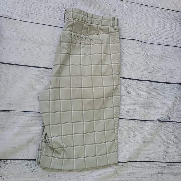 Nike Golf Size L Men's Beige Check Plaid Stretch Lightweight Chino Shorts - Picture 2 of 10